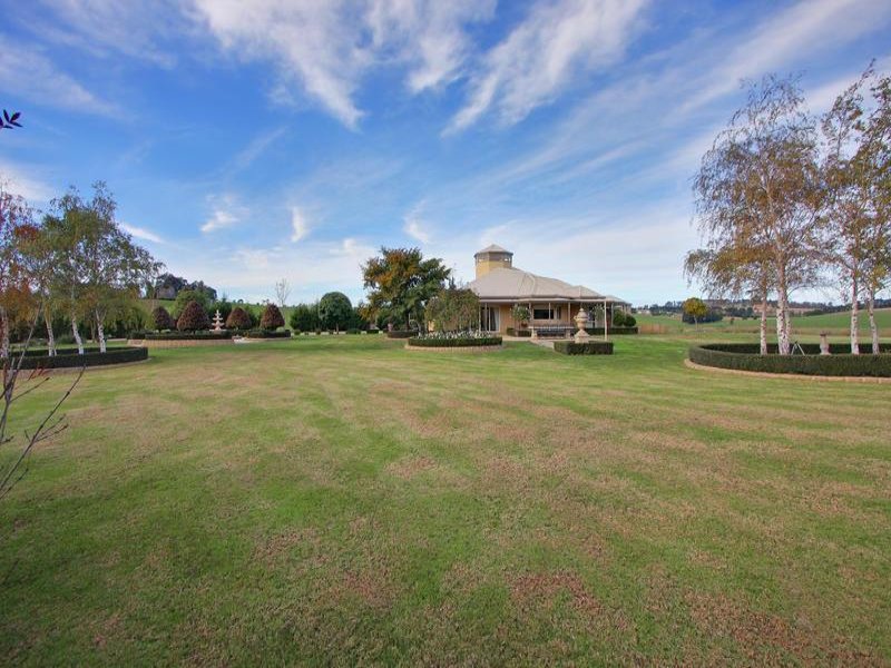 11 Paynes Road, Chirnside Park, VIC