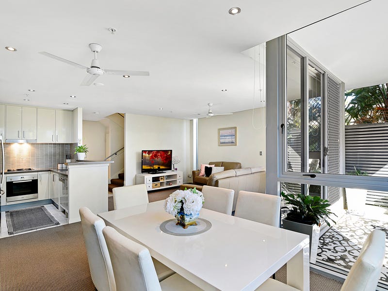 4 Como Crescent, Southport, Qld 4215 Property Details