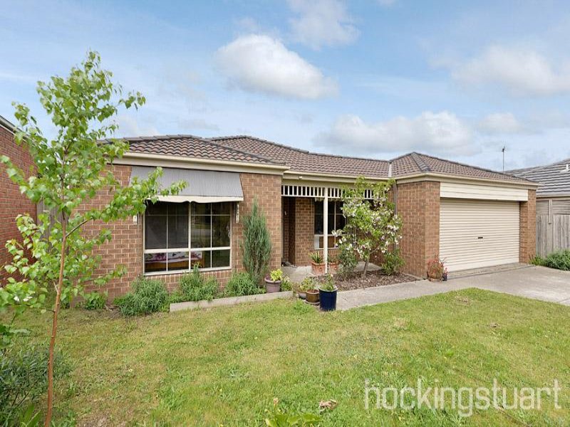 84 Dunbarton Drive, Pakenham, VIC 3810