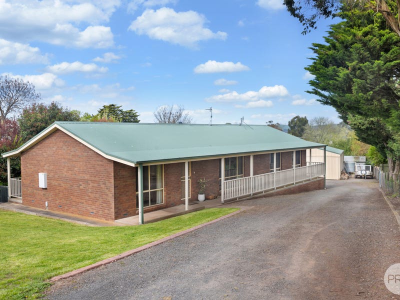 19 Bankin Street, Learmonth, Vic 3352 Property Details