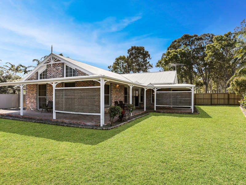 17 Howard Court, Sandstone Point, QLD 4511