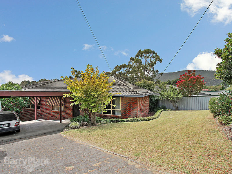 18 Blackwood Park Road, Ferntree Gully, VIC 3156