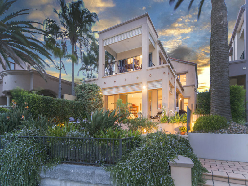 1524 Riverdale Drive, Hope Island, QLD 4212