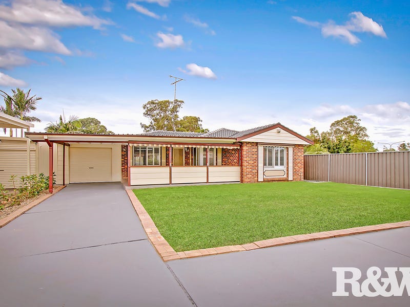 16 Augusta Place, St Clair, NSW 2759