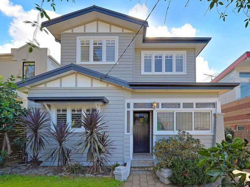 9 Surfers Parade, Freshwater, NSW 2096