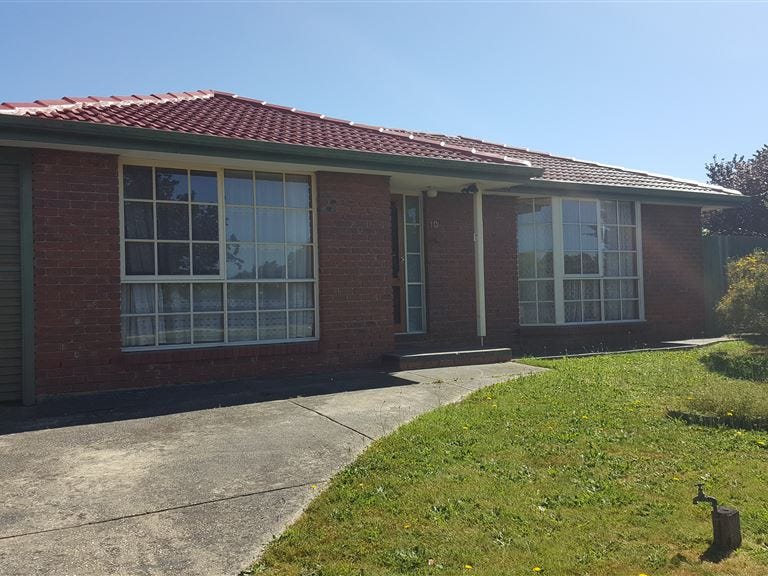 10 Tottington Rise, Berwick, VIC 3806