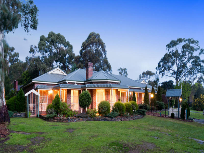 1 Fielden Close, Mooroolbark, Vic 3138 Property Details