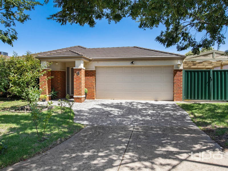 10 Saxby Court, Burnside, VIC 3023