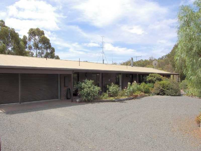 12 Wallaby Drive, Greendale, VIC 3341