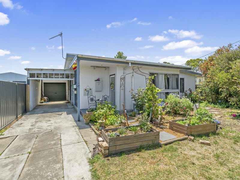 7 Davies Street Seaspray Vic 3851 Property Details