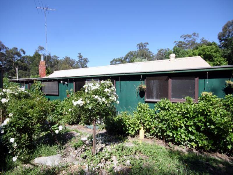 Property 106156106, Cockatoo, Vic 3781 Property Details