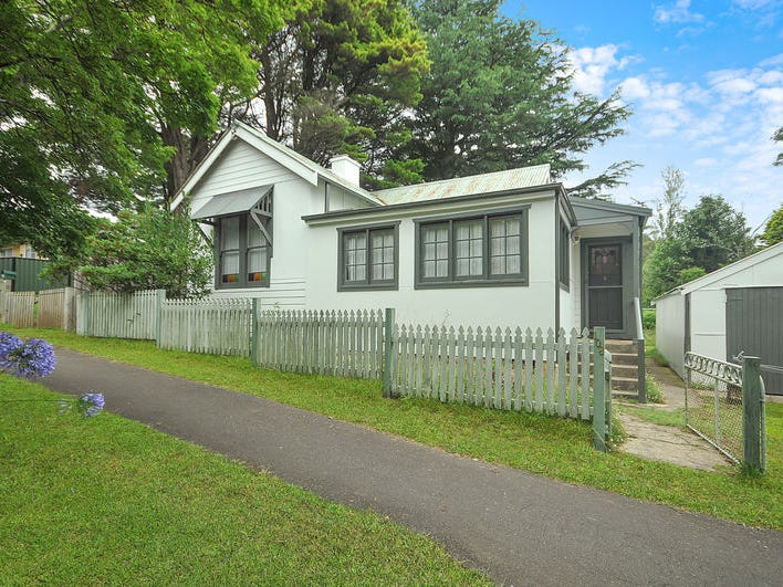 108 Barton Street, Katoomba, NSW 2780 Property Details