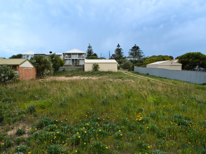 11 Beach Road, Goolwa Beach, SA 5214