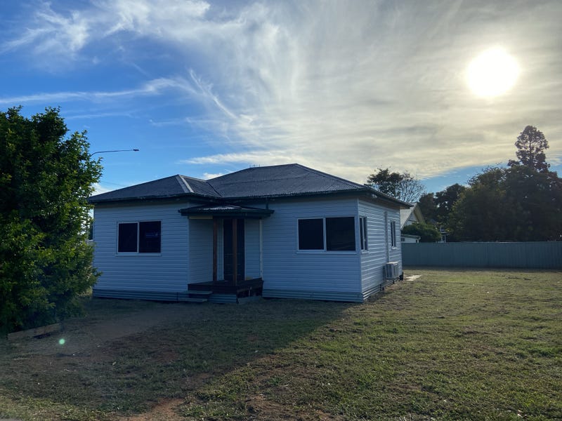 17 Wambo St, Chinchilla, Qld 4413 House for Rent