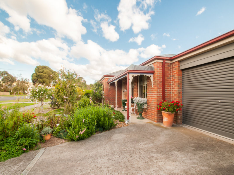 17 Loch Street, Yarragon, Vic 3823 Property Details