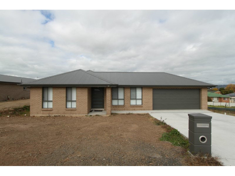 19 Graham Drive, Kelso, NSW 2795
