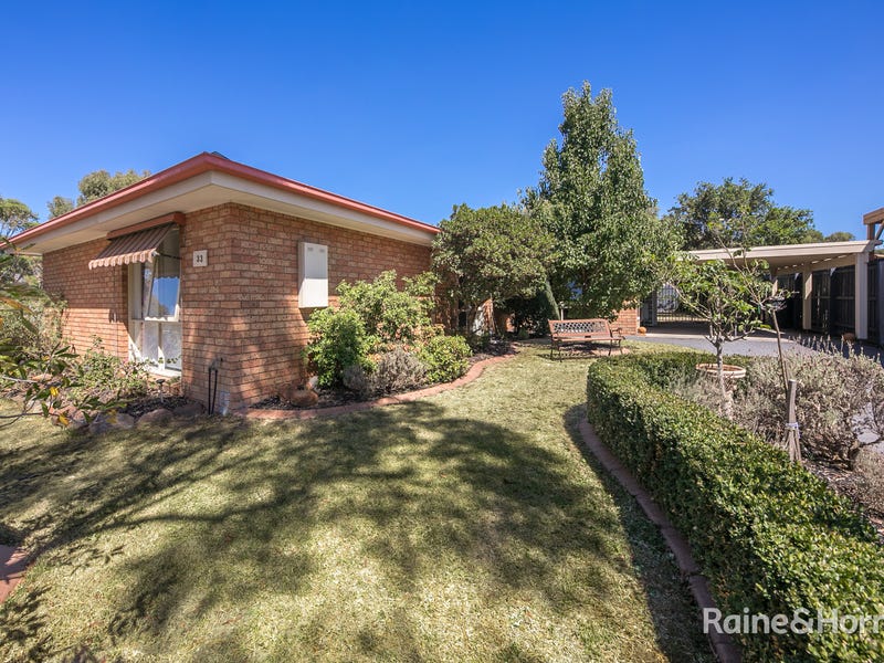 33 McEwen Drive, Sunbury, Vic 3429 Property Details