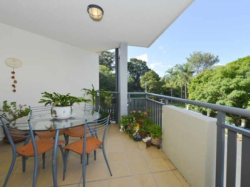 15 Newstead Avenue, Newstead, Qld 4006 Property Details