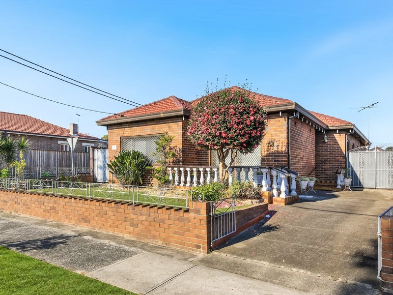 16 Robinson Street, Eastlakes, NSW 2018 Property Details