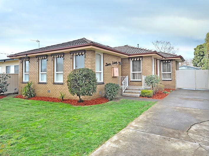 2 Baldwin Street, Wendouree, VIC 3355 - realestate.com.au