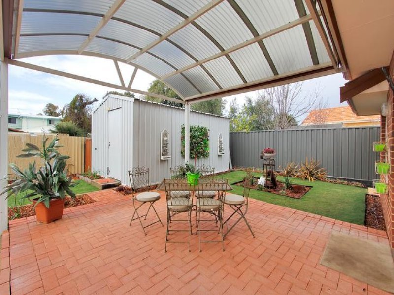 2 Cowan Street, Alfred Cove, WA 6154