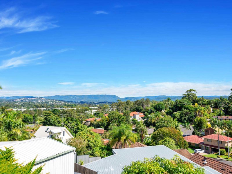 10 Maralinga Drive, Ashmore, Qld 4214 Property Details