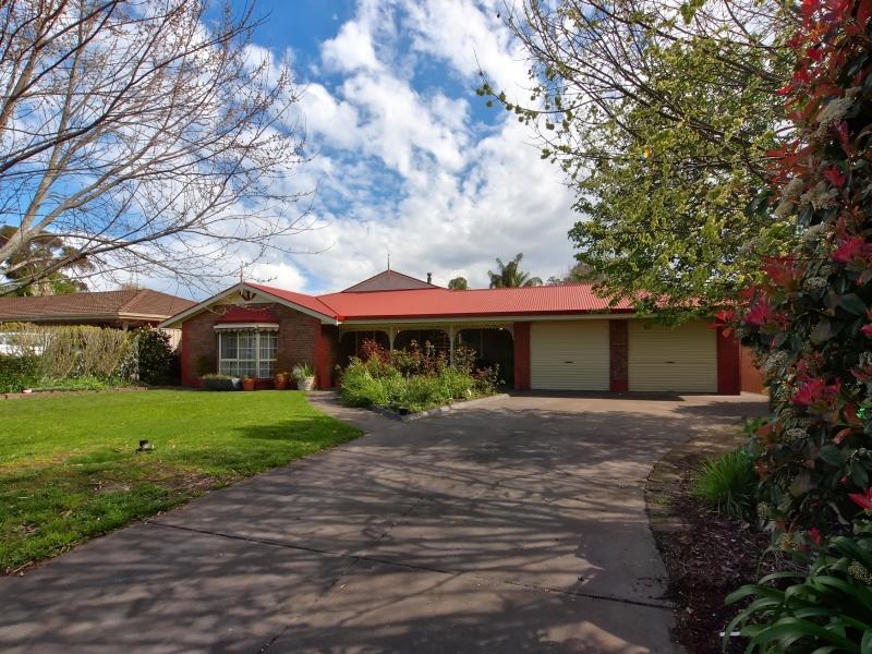 8 Elm Drive, Oakbank, SA 5243