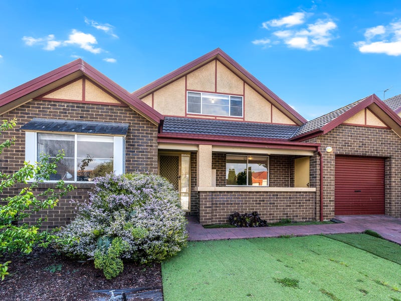 32 Garonne Circuit, Roxburgh Park, VIC 3064 - realestate.com.au
