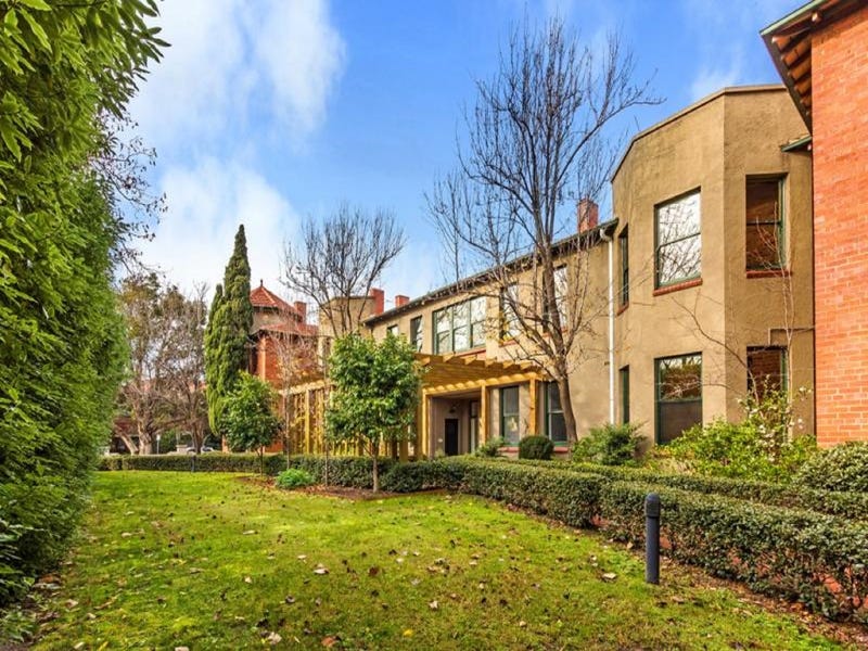 2/10 Ardoch Avenue, St Kilda East, VIC 3183