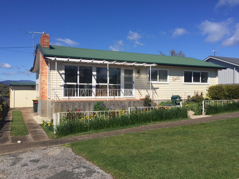 32 Weston Street Deloraine Tas 7304 Realestate Com Au