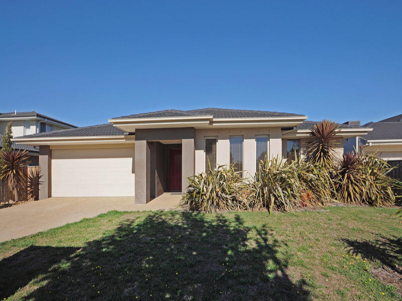 76 Sandhurst Boulevard, Sandhurst, Vic 3977 Property Details