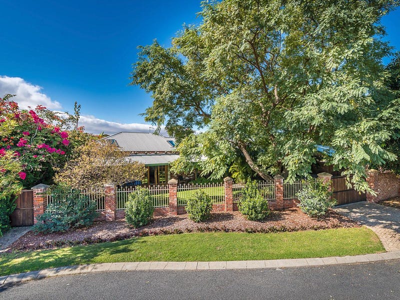 2 Lea Place, Sorrento, WA 6020 Property Details