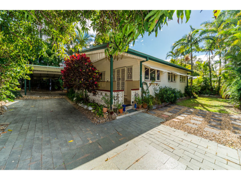 3 Penrock Parade, Labrador, Qld 4215 Property Details