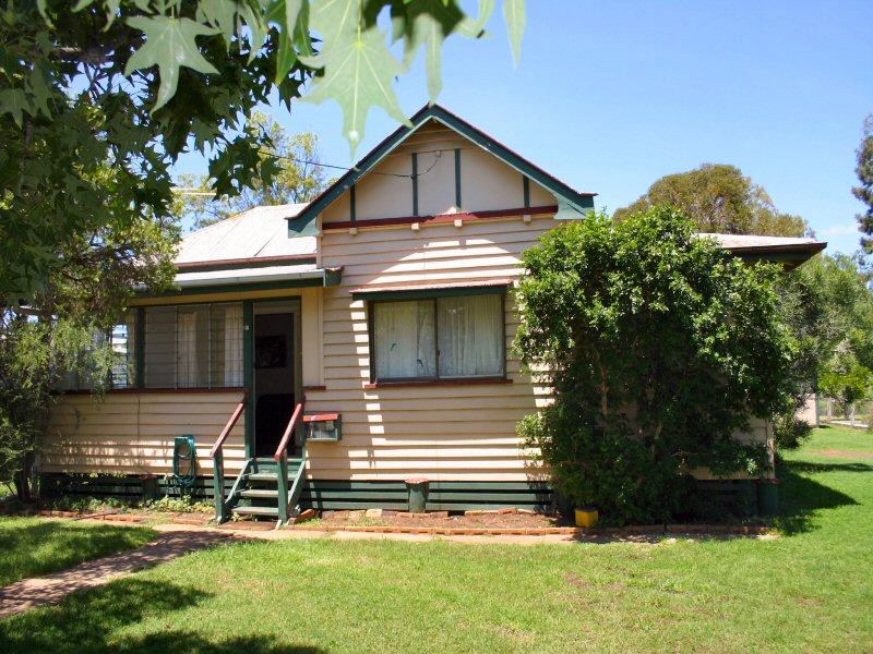 76 Drayton Street, Dalby, QLD 4405