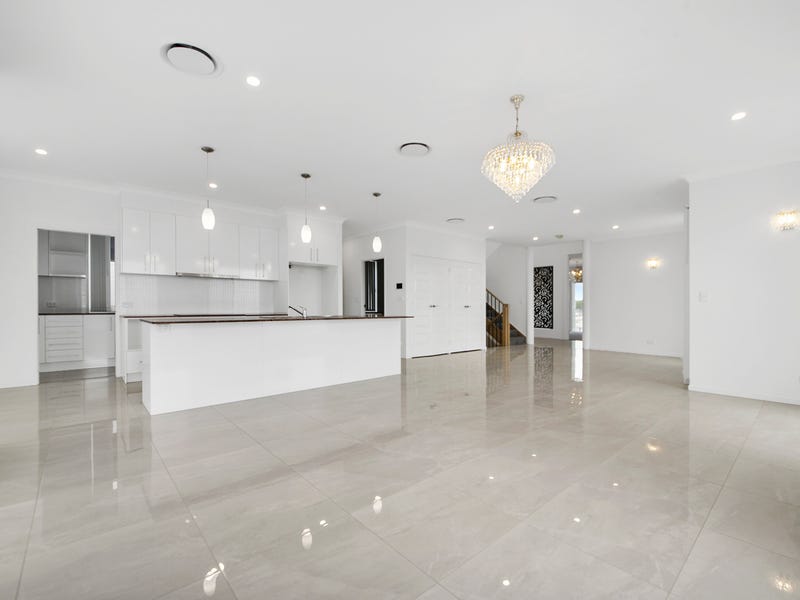 18 Birkenhead Place, Carindale, QLD 4152