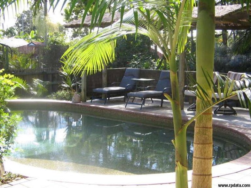 105 Bamboo Avenue, Benowa, QLD 4217