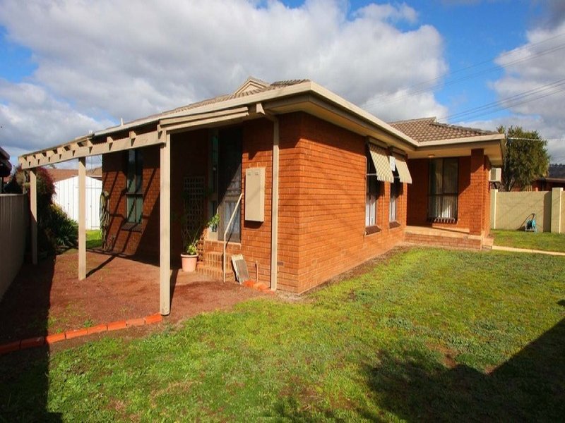 32 Mayfair Drive, West Wodonga, VIC 3690