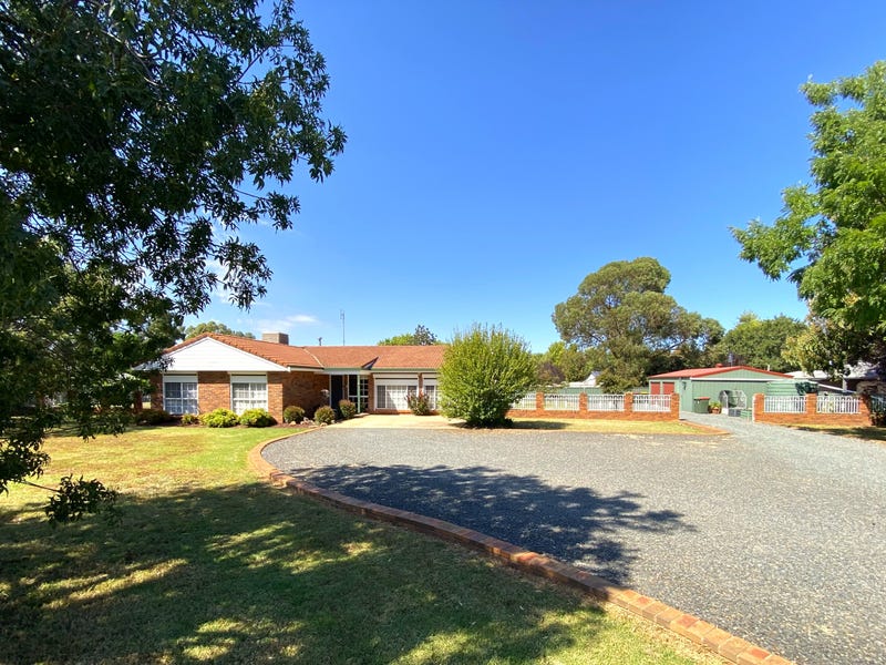 9 Billabong Crescent, Parkes, NSW 2870 House for Sale