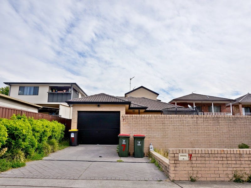 7 Prospect Lane, Carlton, NSW 2218