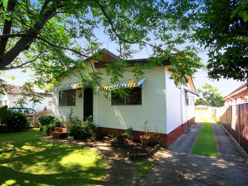 43 Endeavour Road, Hall, NSW 2198