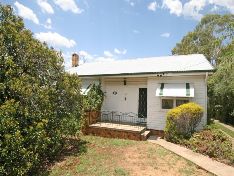 31 Hillvue Road, Tamworth, NSW 2340 Property Details