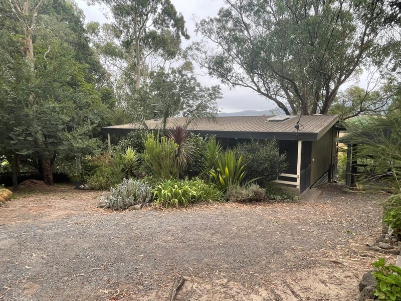 2125 Warburton Highway, Launching Place, VIC 3139