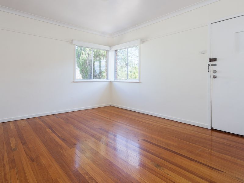 1124 Logan Road, Holland Park West, QLD 4121