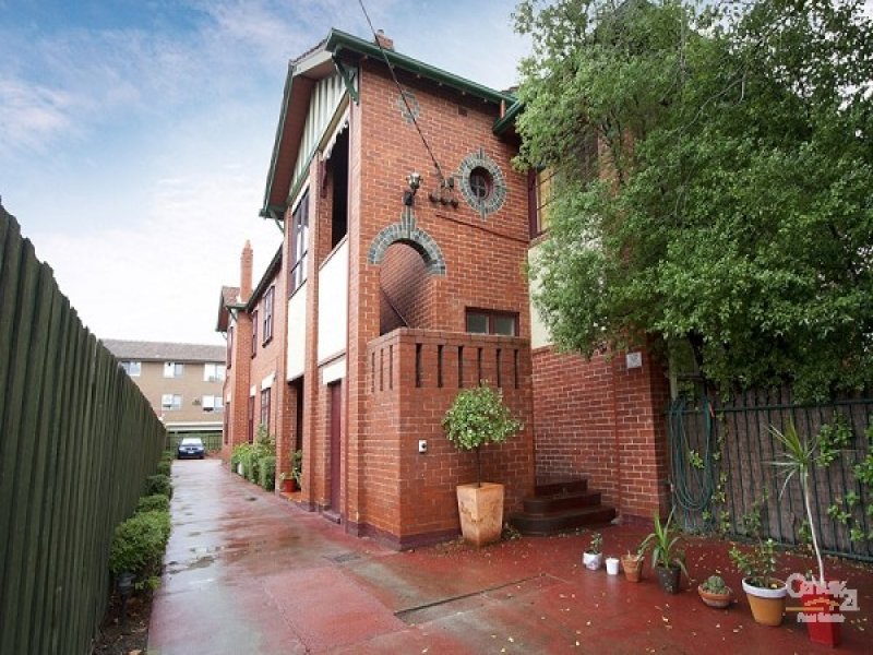 1/121 Brighton Road, Elwood, Vic 3184 Property Details