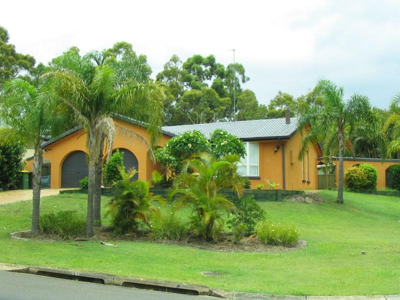 8 Fadden Cl, Arundel, Qld 4214 Property Details