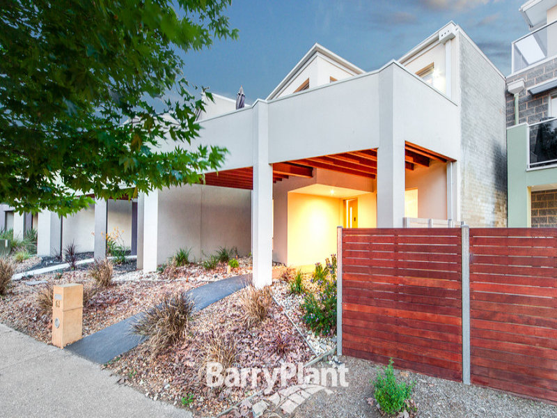 63 Lakeside Boulevard, Pakenham, VIC 3810