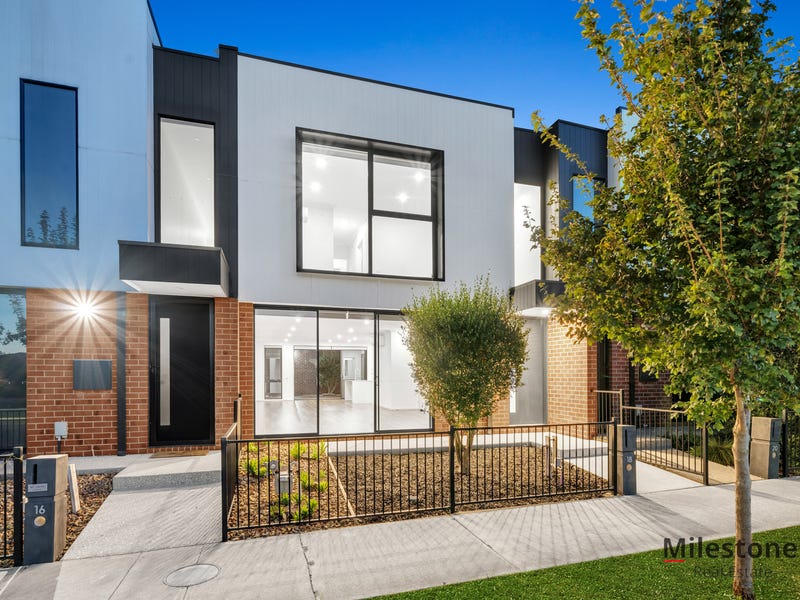 18 Parkdale Drive, Lyndhurst, Vic 3975 Property Details