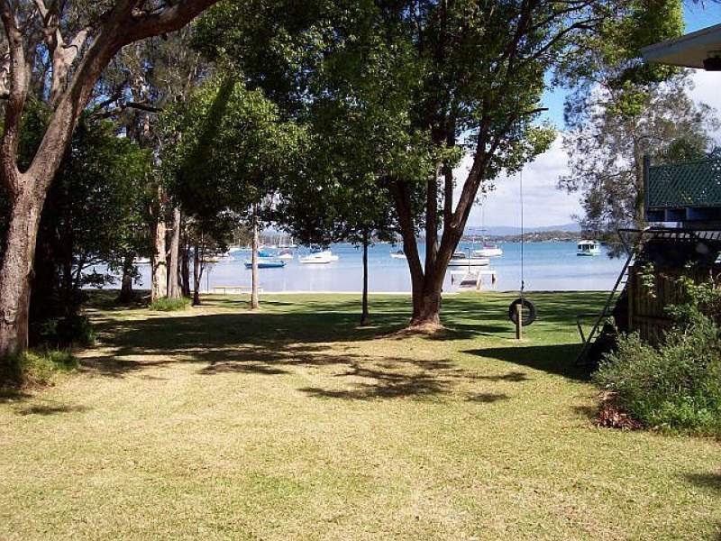 6 Gordon Avenue, Summerland Point, NSW 2259