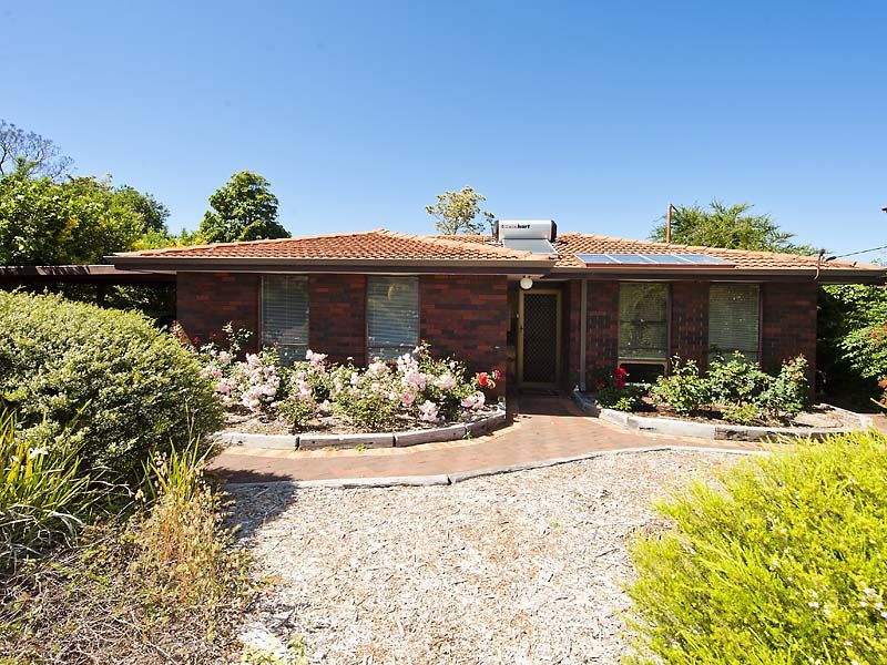 25 Curtis Street, Lesmurdie, WA 6076