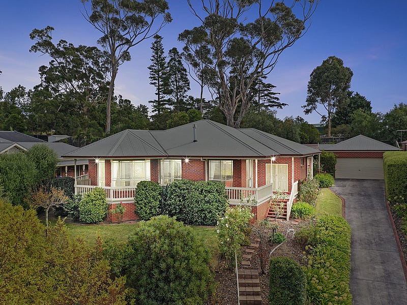 14 Pioneers Crescent, Pakenham, Vic 3810 Property Details